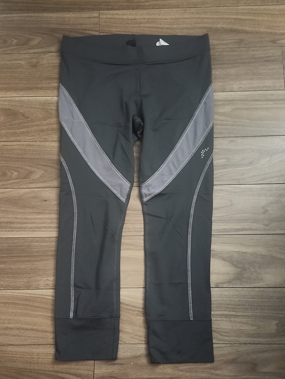 🔥 3/$18 H&M Gray Athletic Leggings with Reflective Panels